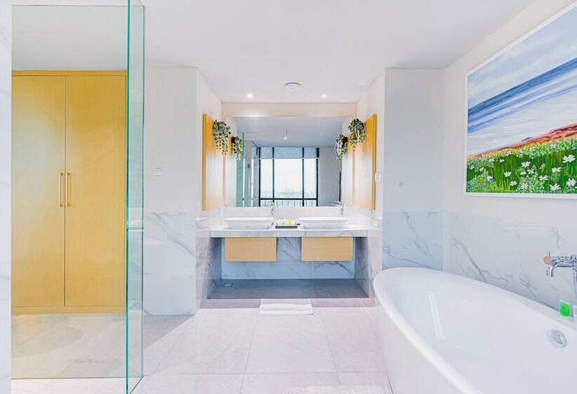 סוויטה נשיאותית, Eastern  Bojonegoro