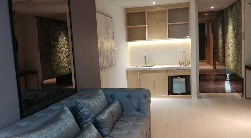 סוויטה נשיאותית, Eastern  Bojonegoro