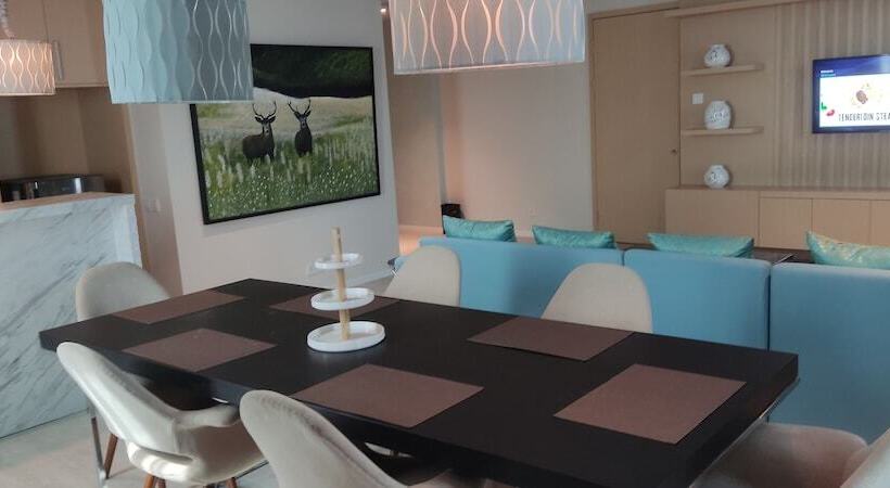 סוויטה נשיאותית, Eastern  Bojonegoro