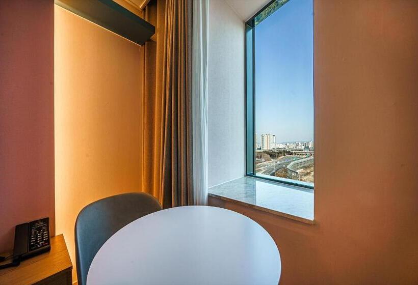 수피리어 룸, Act Tourist