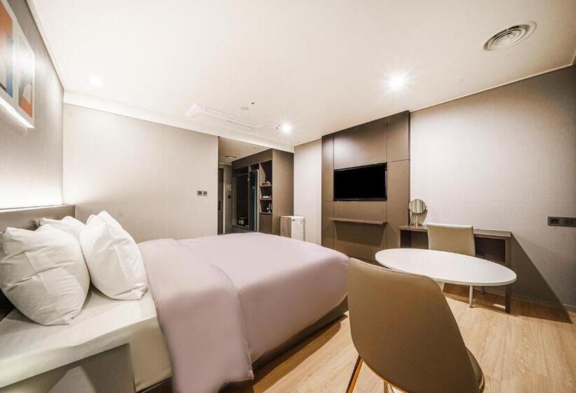 디럭스 룸, Act Tourist