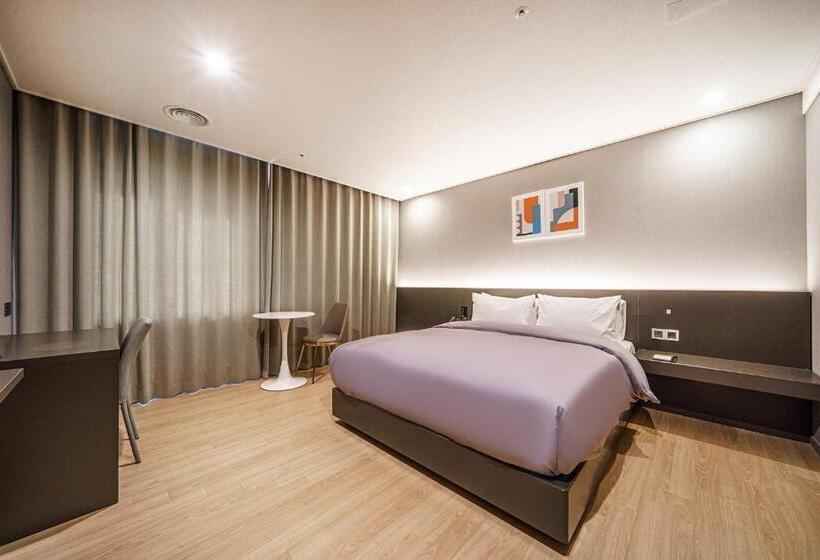 디럭스 룸, Act Tourist