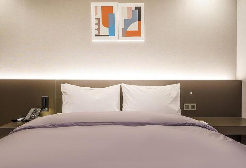 디럭스 룸, Act Tourist