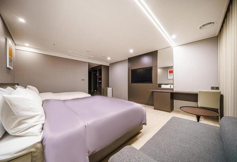 디럭스 패밀리 룸, Act Tourist