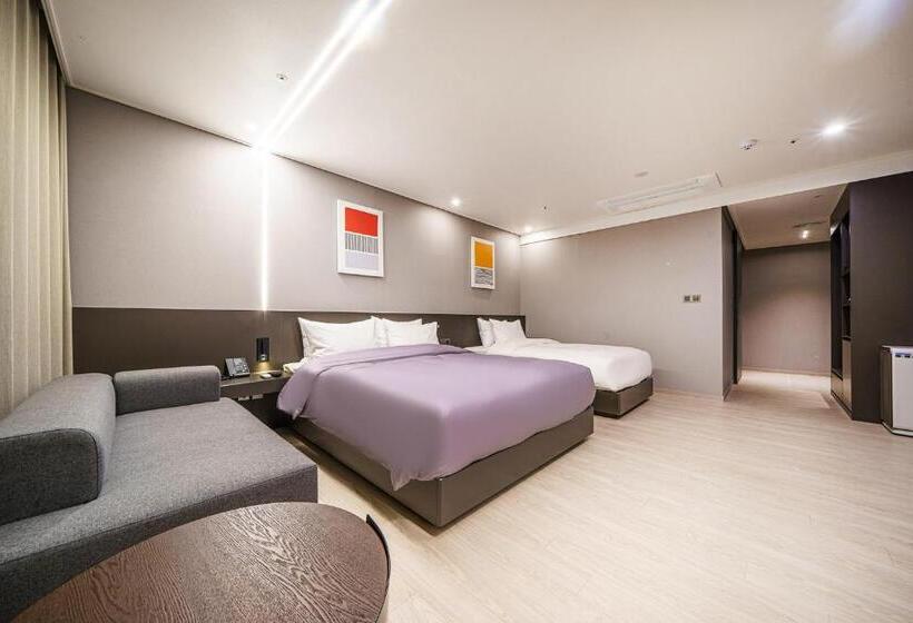 디럭스 패밀리 룸, Act Tourist