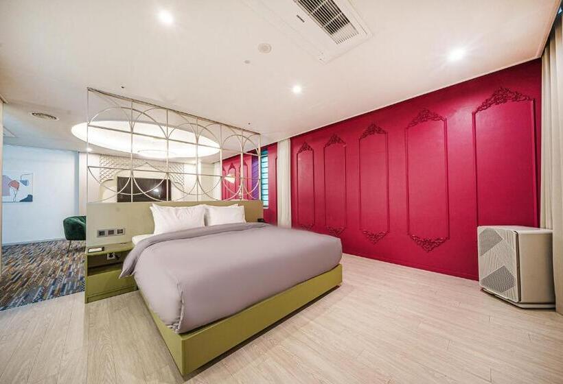 이그제큐티브 스위트, Act Tourist