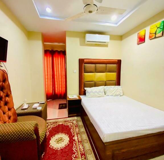 اتاق لوکس یک تخته, Plaza Inn