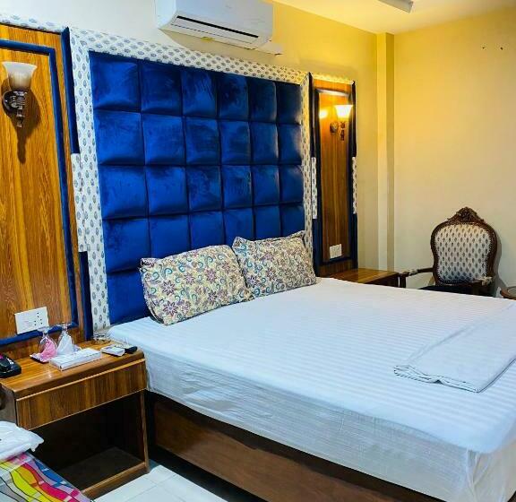 اتاق لوکس, Plaza Inn