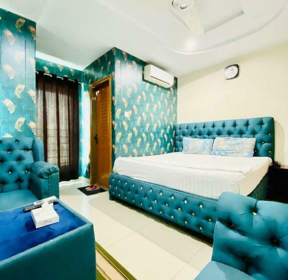 اتاق لوکس, Plaza Inn