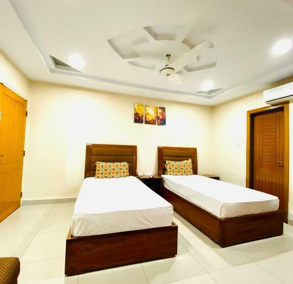 اتاق استاندارد, Plaza Inn