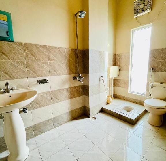 اتاق لوکس سه تخته, Plaza Inn