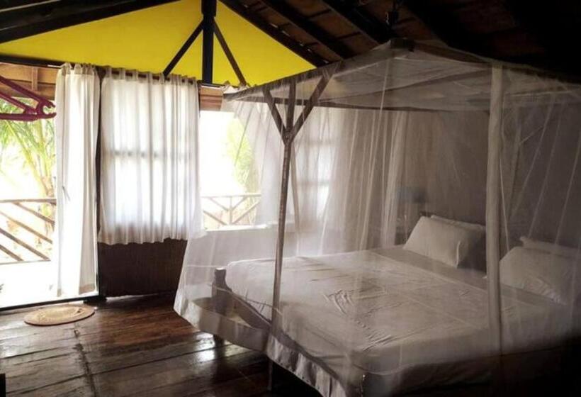 Quarto Deluxe Vista Mar com Sacada, Neelchand