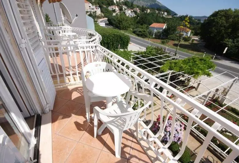 سوییت خانوادگی, Apartments And Rooms With Parking Space Mlini, Dubrovnik   8835
