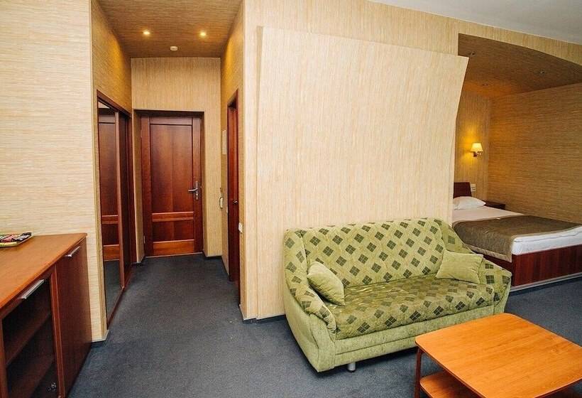 غرفة سوبيريور, Avrora