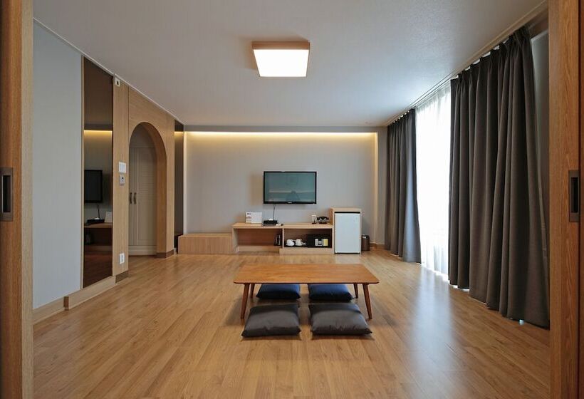 Suíte Familiar, Benikea Swiss Rosen