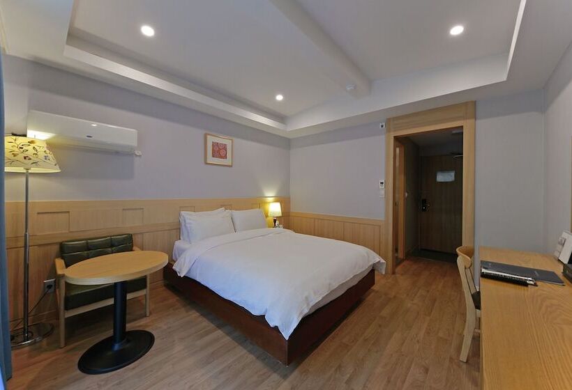 Quarto Estandar, Benikea Swiss Rosen