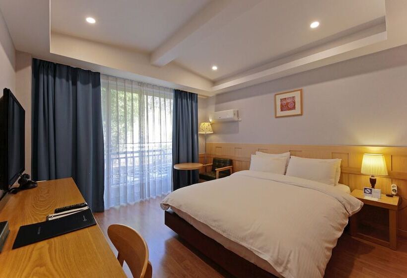 Quarto Estandar, Benikea Swiss Rosen