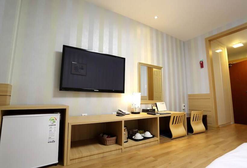 Quarto Estandar, Benikea Swiss Rosen