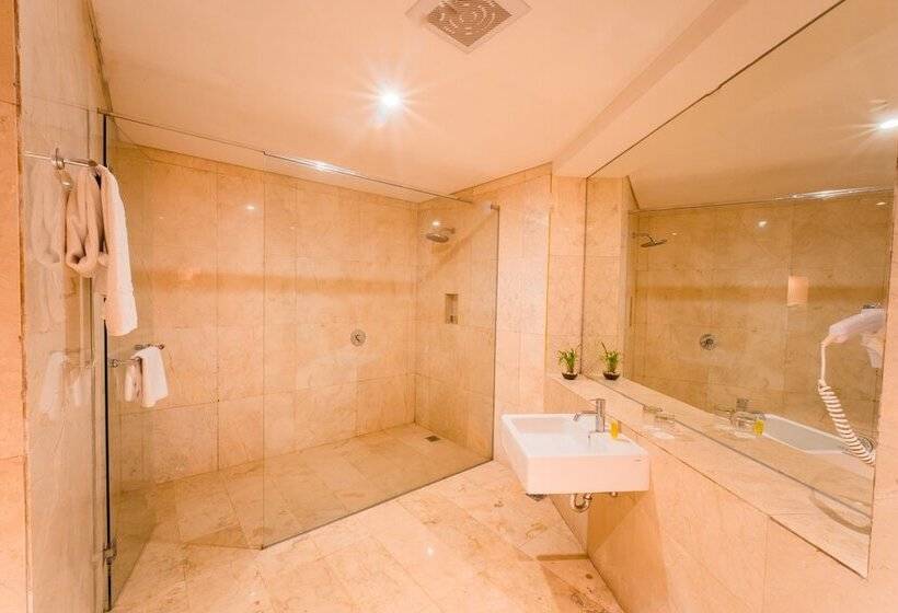 Полулюкс, Grand Jatra Hotel Balikpapan
