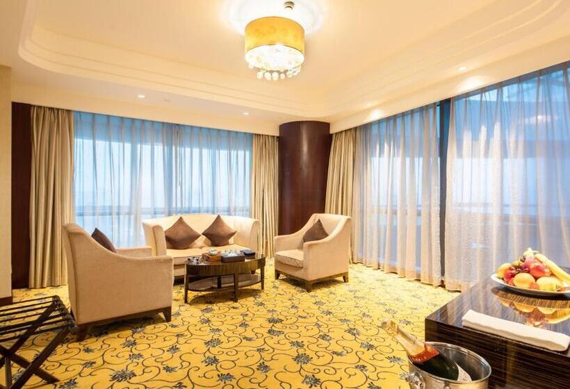 Suite, Shenzhen L.gem