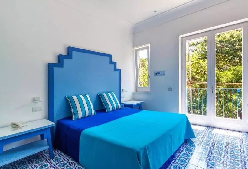 Deluxe Room King Size Bed