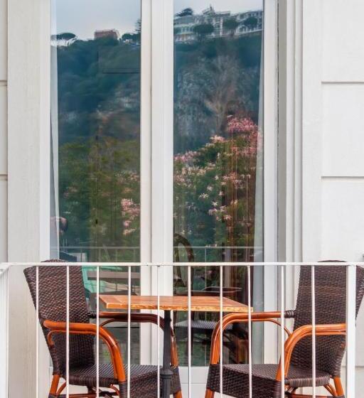 غرفة قياسية مطلّة علي الحديقة, Mignon Meuble