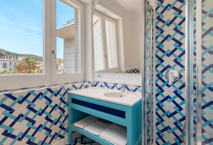 غرفة قياسية مطلّة علي الحديقة, Mignon Meuble