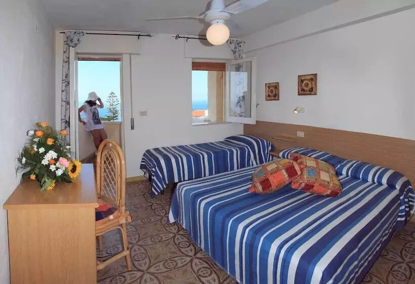 اتاق استاندارد سه نفره, Punta Faro