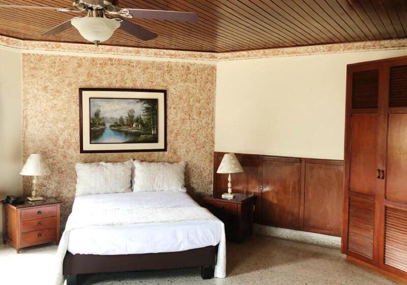 Номер Стандарт, Stein Colonial