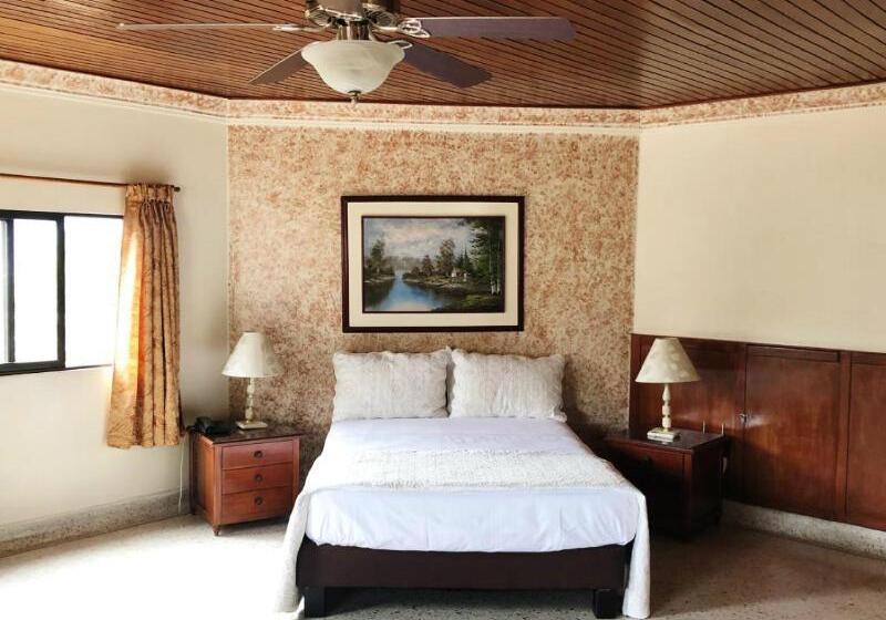 Номер Стандарт, Stein Colonial