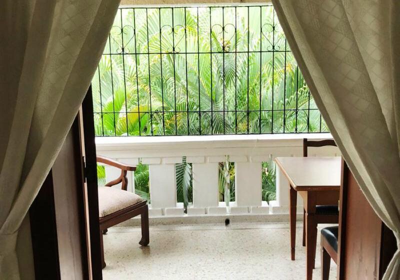 Четырехместный Номер Стандарт, Stein Colonial