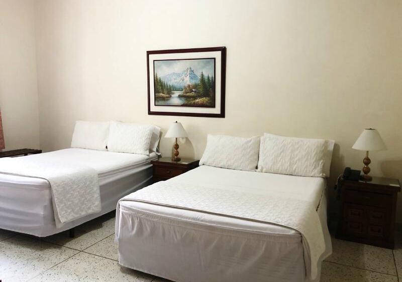 Четырехместный Номер Стандарт, Stein Colonial