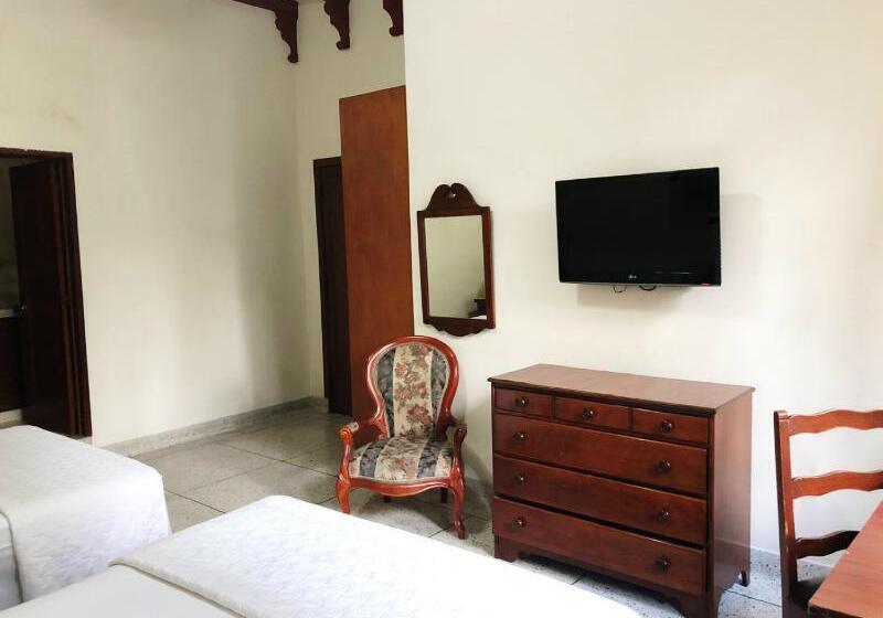 Четырехместный Номер Стандарт, Stein Colonial