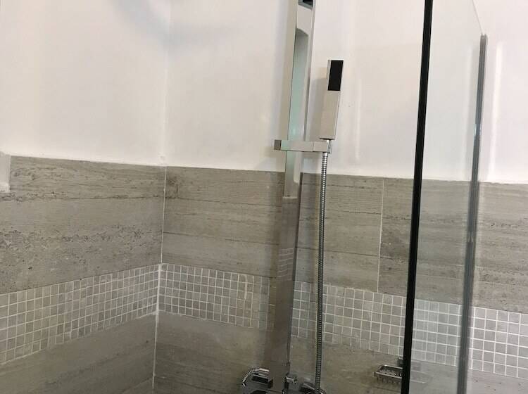 标准间, Thambapanni Retreat