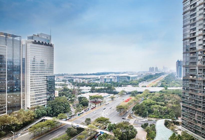 Номер Executive, The Langham  Shenzhen