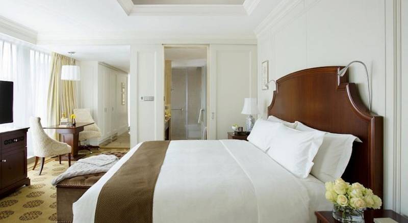 Номер Deluxe, The Langham  Shenzhen