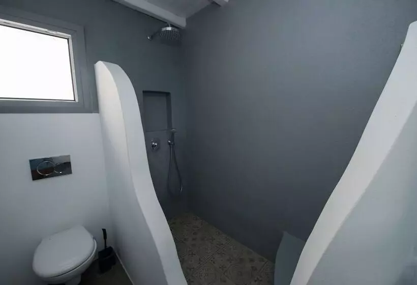 スーペリアスタジオ, Ostria Studios & Apartments