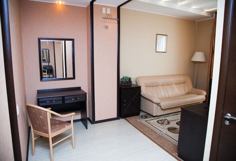 سوییت جونیور, Premier Hotel Kostroma
