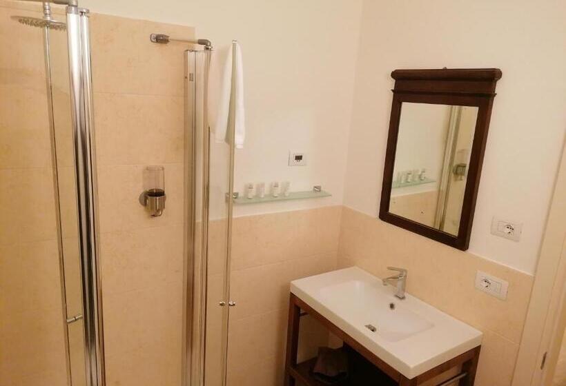 غرفة قياسية ثلاثية, Locanda Dell Oleificio