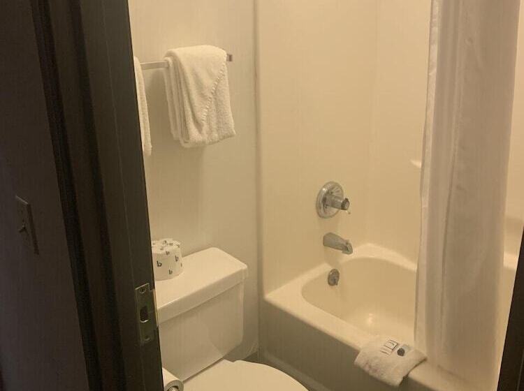 غرفة قياسية فردية, New Martinsville Inn