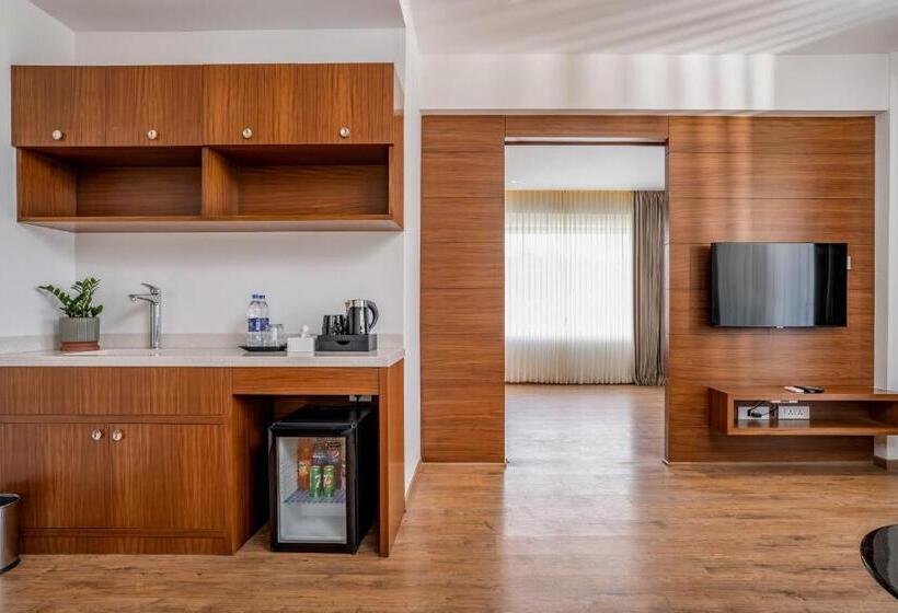 带大床的套房, Oshin