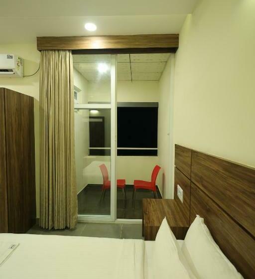 스탠다드 룸 킹사이즈 침대, The Royal Shalimar