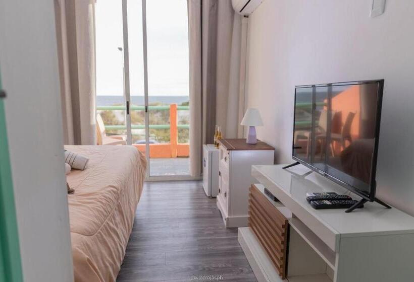 اتاق لوکس با بالکن و چشم‌انداز دریا, Vista La Floresta