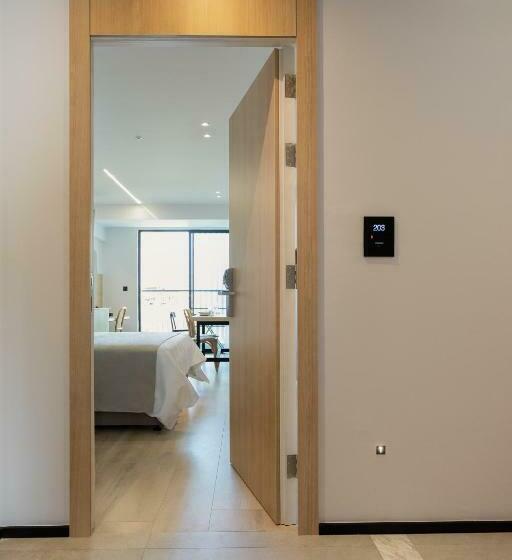 스위트, Alinea Urban Saripolou Square