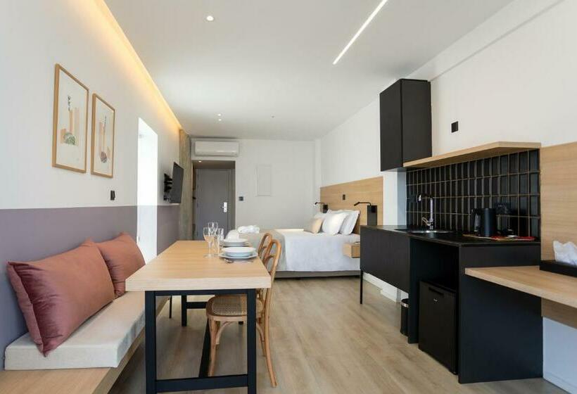 스위트, Alinea Urban Saripolou Square