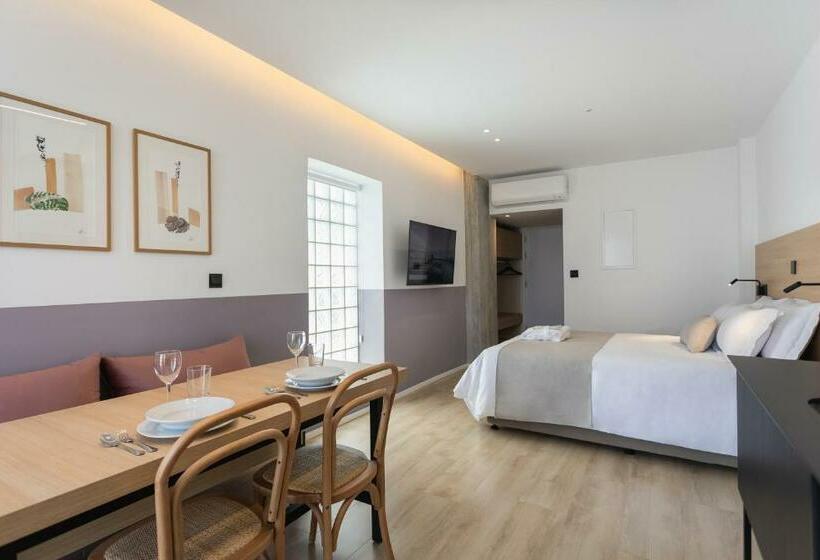 스위트, Alinea Urban Saripolou Square