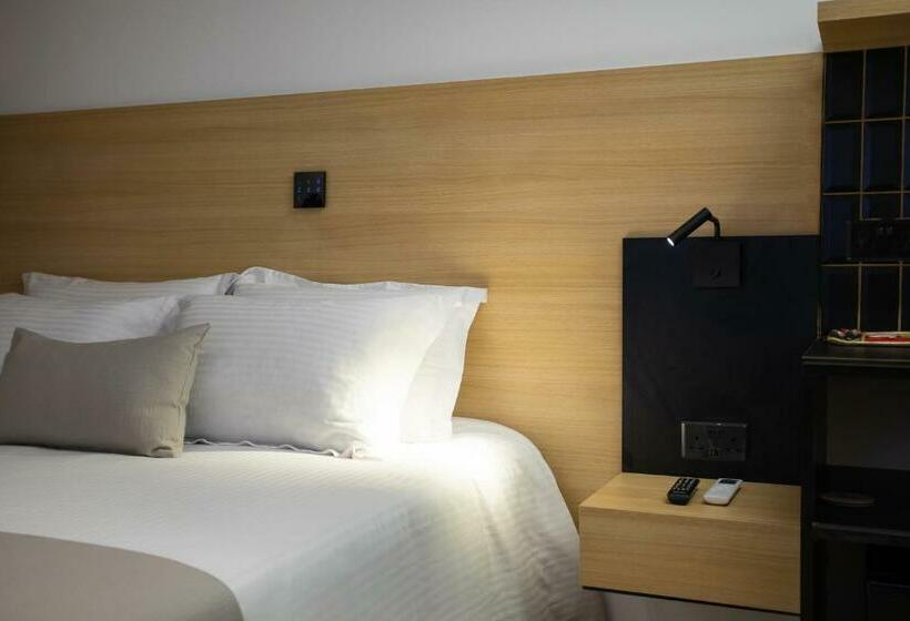 스위트, Alinea Urban Saripolou Square