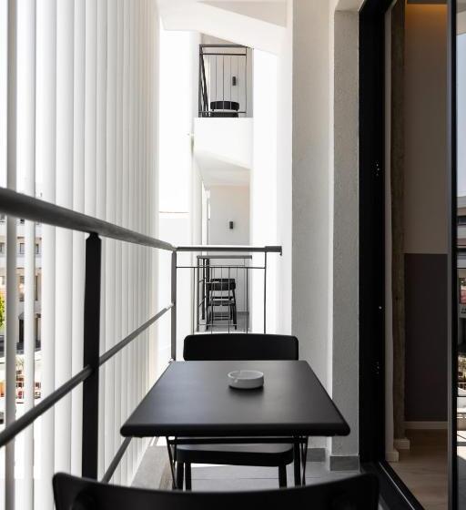 스위트, Alinea Urban Saripolou Square