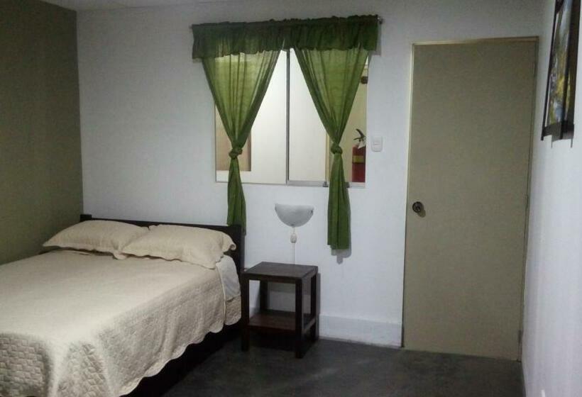 اتاق استاندارد یک نفره, Hospedaje Tirol Lodging Spa