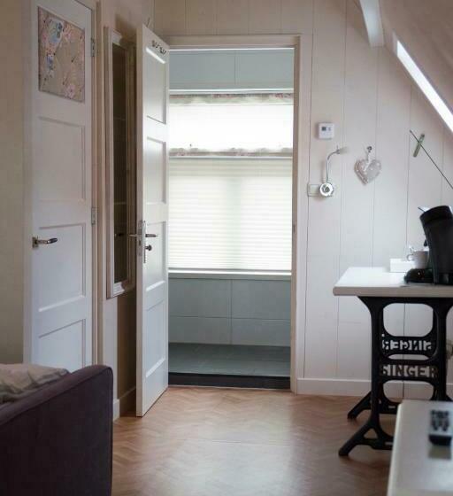 غرفة قياسية, Bij De Buren